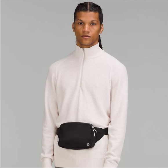 *2L LARGE / black ❤️ / lululemon / 2022 version / Everywhere Belt bag 💼 / BNIB - Picture 3 of 9